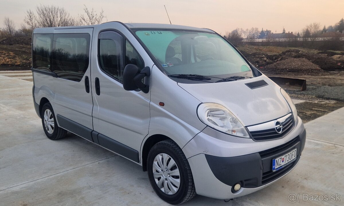 Opel Vivaro 2.5 CDTi 9 miest - 3