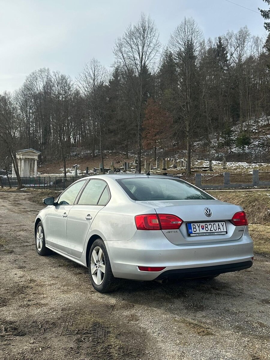Volkswagen Jetta - 3