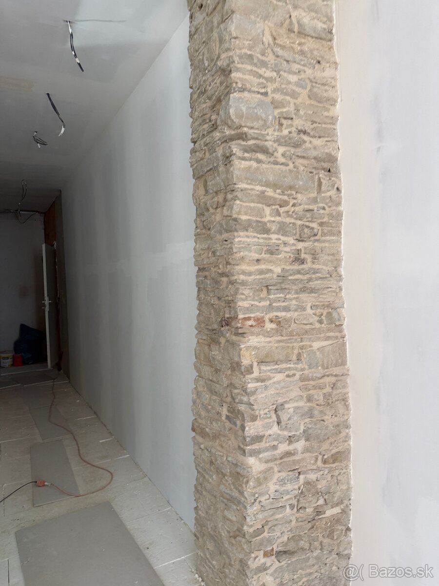 Dva 3izbové byty na námestí - 3