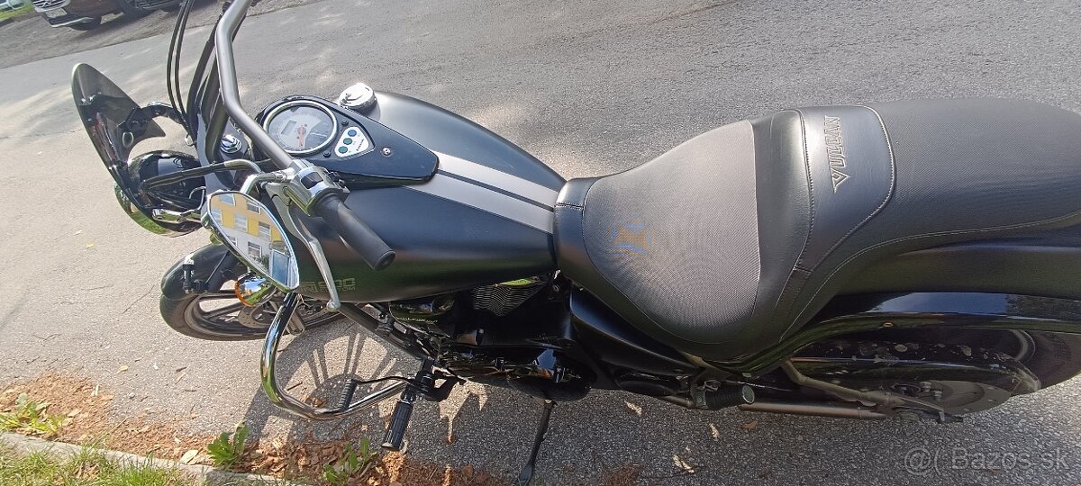 Kawasaki VN900 Custom - 3