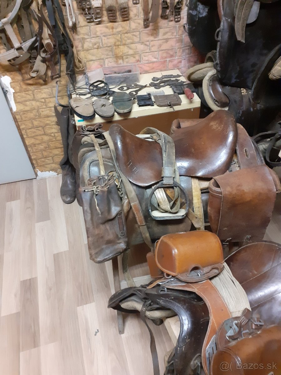 Vojenské sedlo postroje Vojenska bedna kovacske náradie - 3