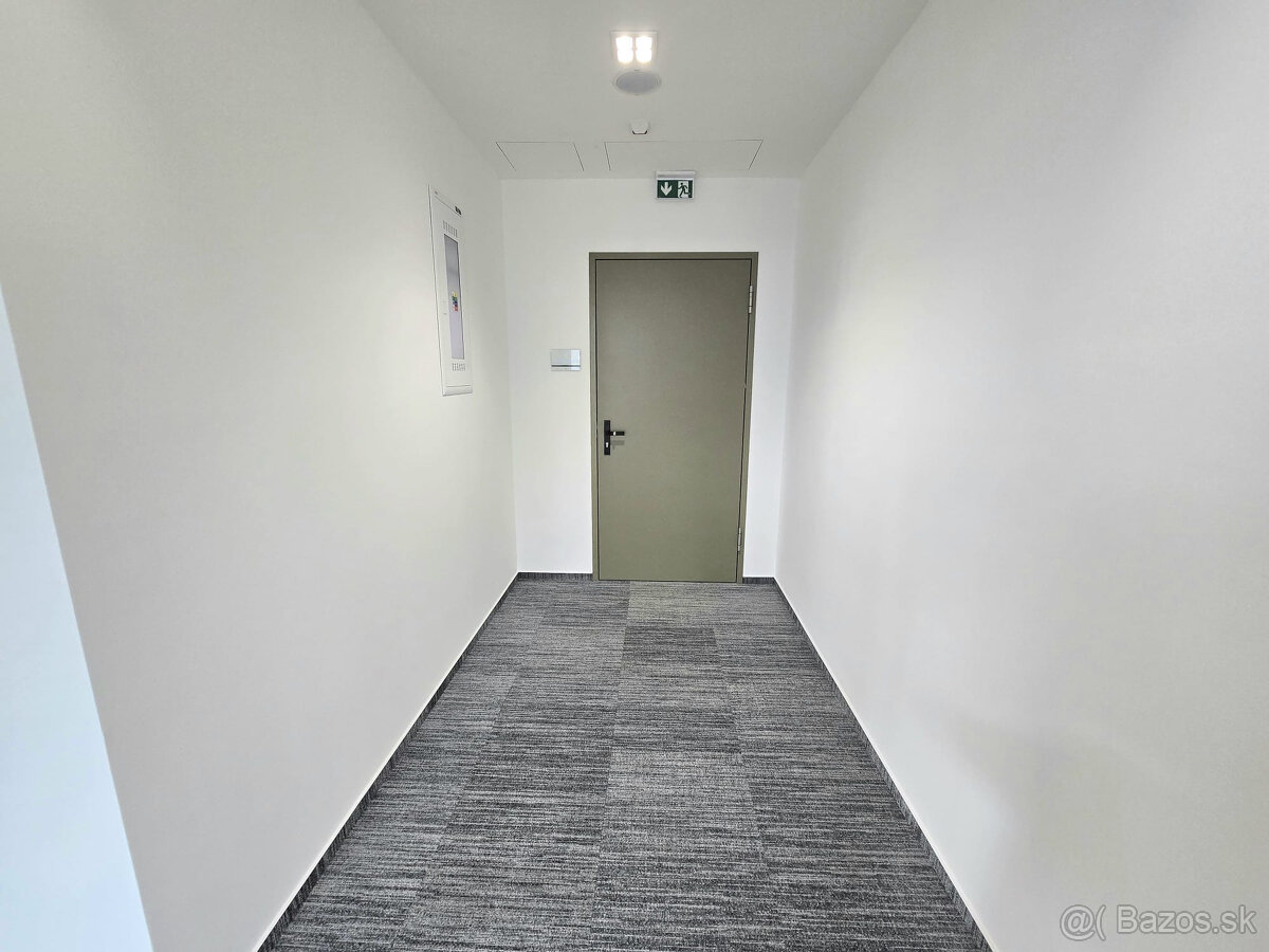 Kancelária s výhľadom na Downtown projekt ZWRIN - 3