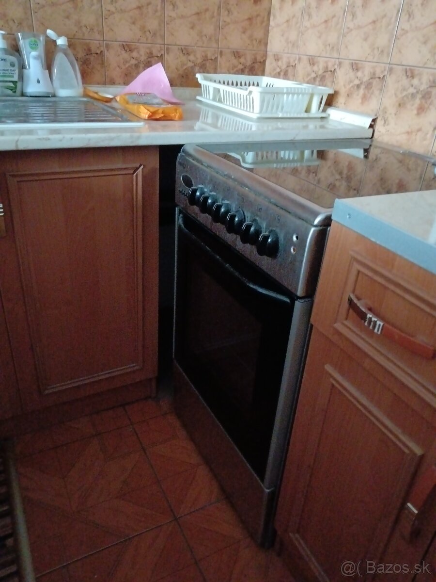 Predám lacno elektrický sporák - 3