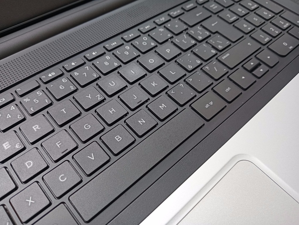 predám Hp 350 g1 , Intel(R) Core™i3 ,8gb ram , ssd ,HDMI - 3