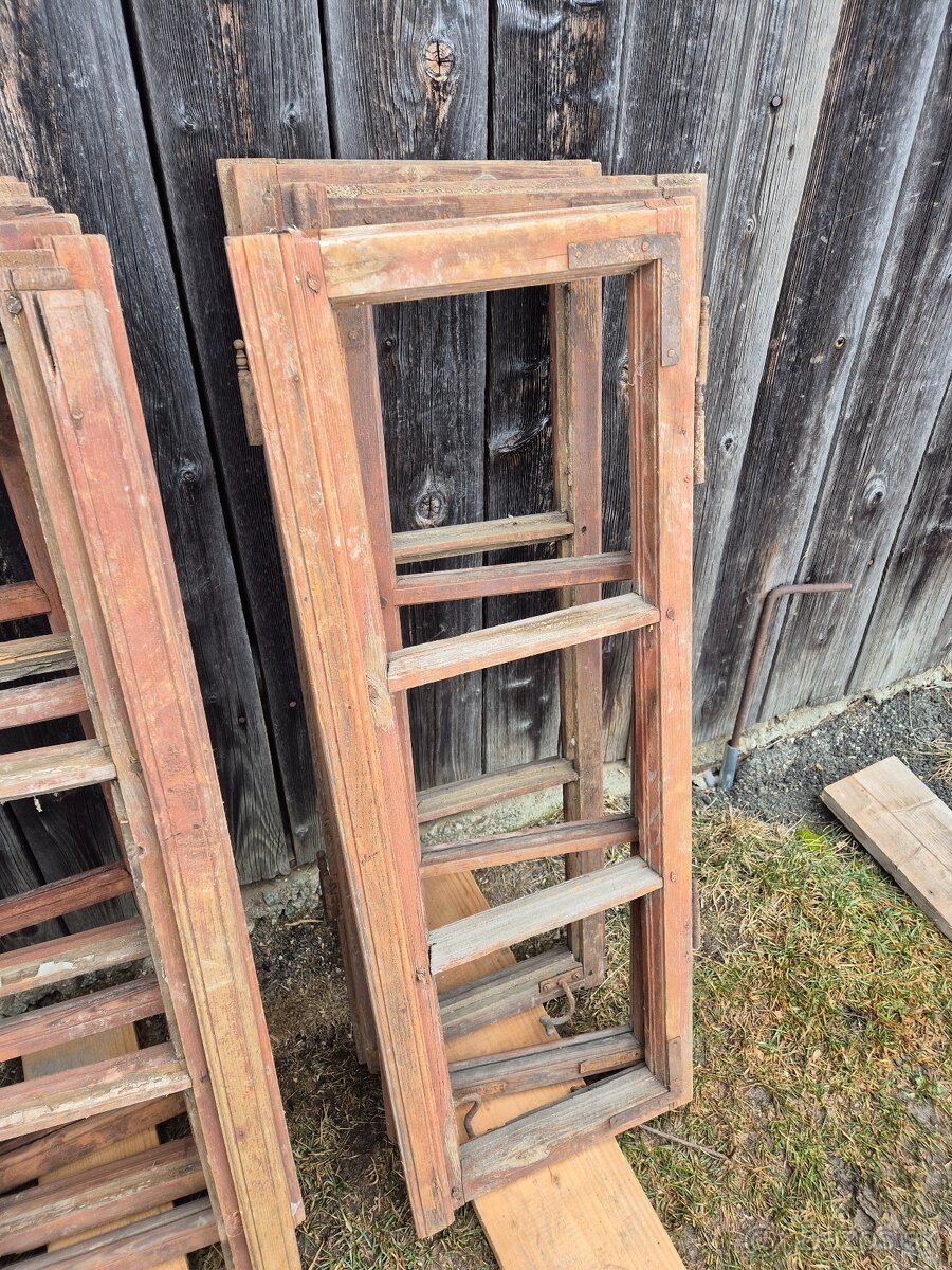 Staré drevené krídla okien - 3