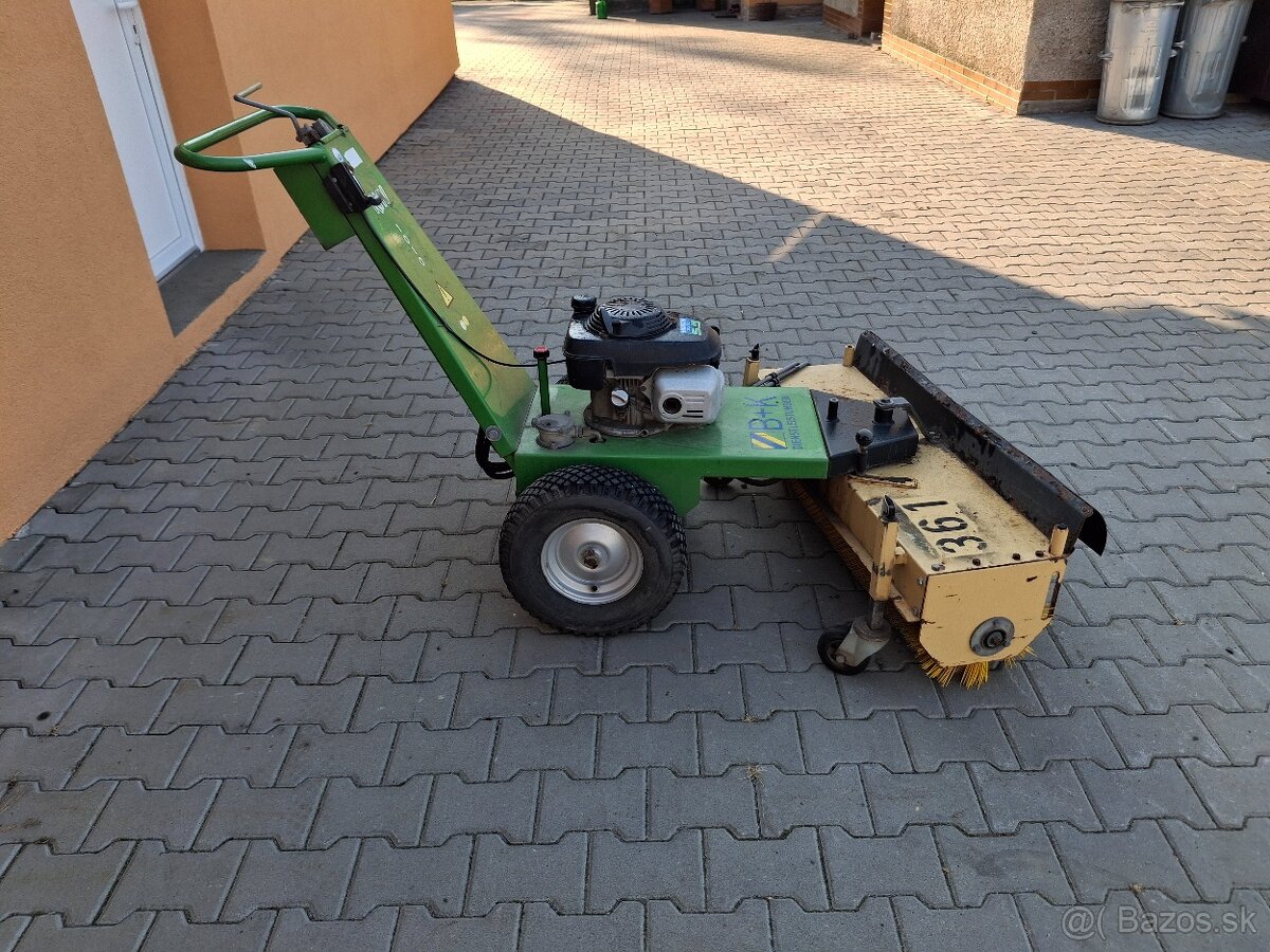 Motorový zametač - - 3