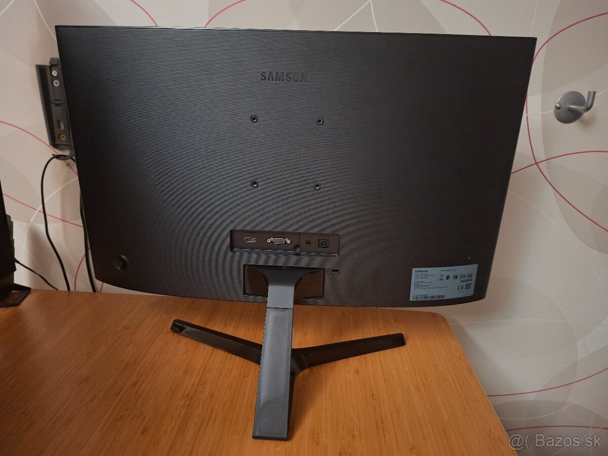 Samsung C24F396FH 24" Full HD monitor - zakrivený - 3