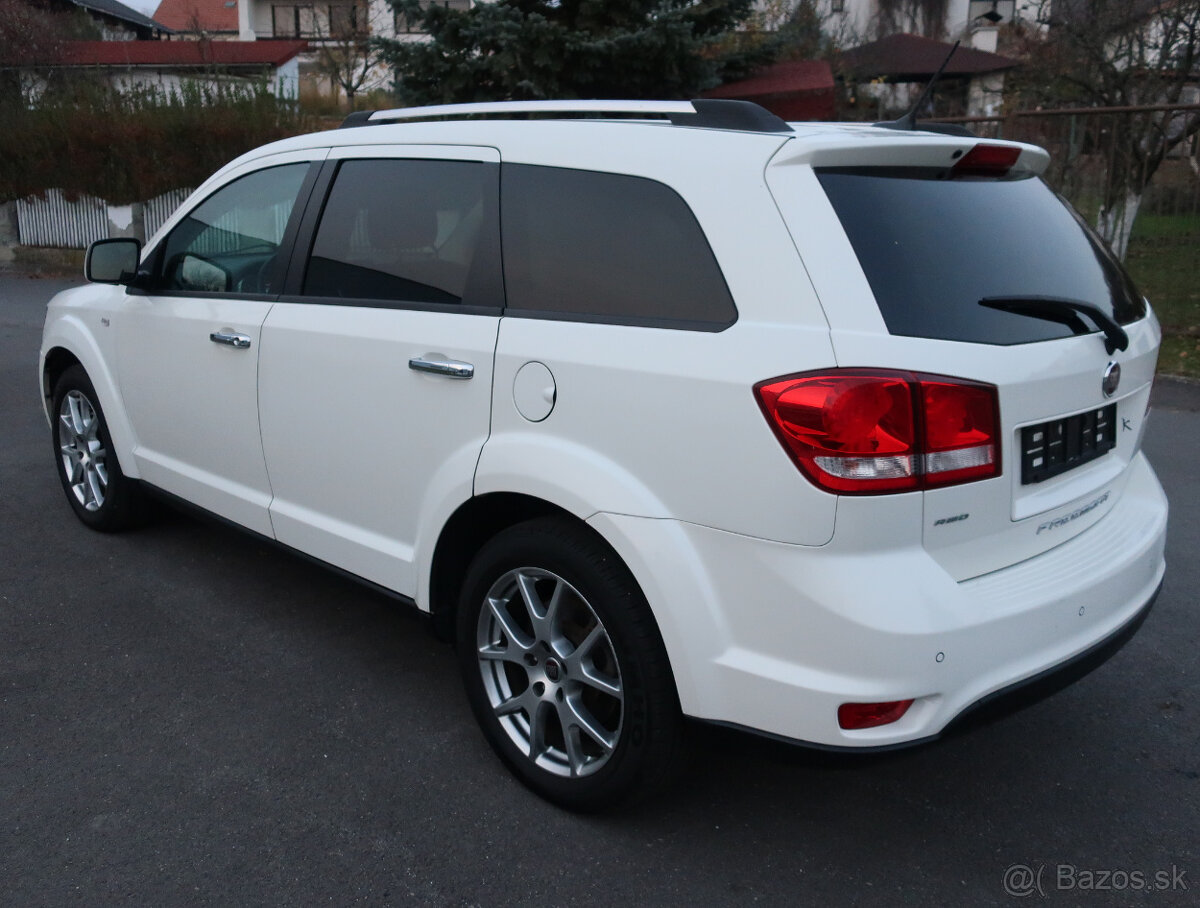 Fiat Freemont 2014 2,0JTDm 4x4, 7-miestny; NAVI, park.kamera - 3