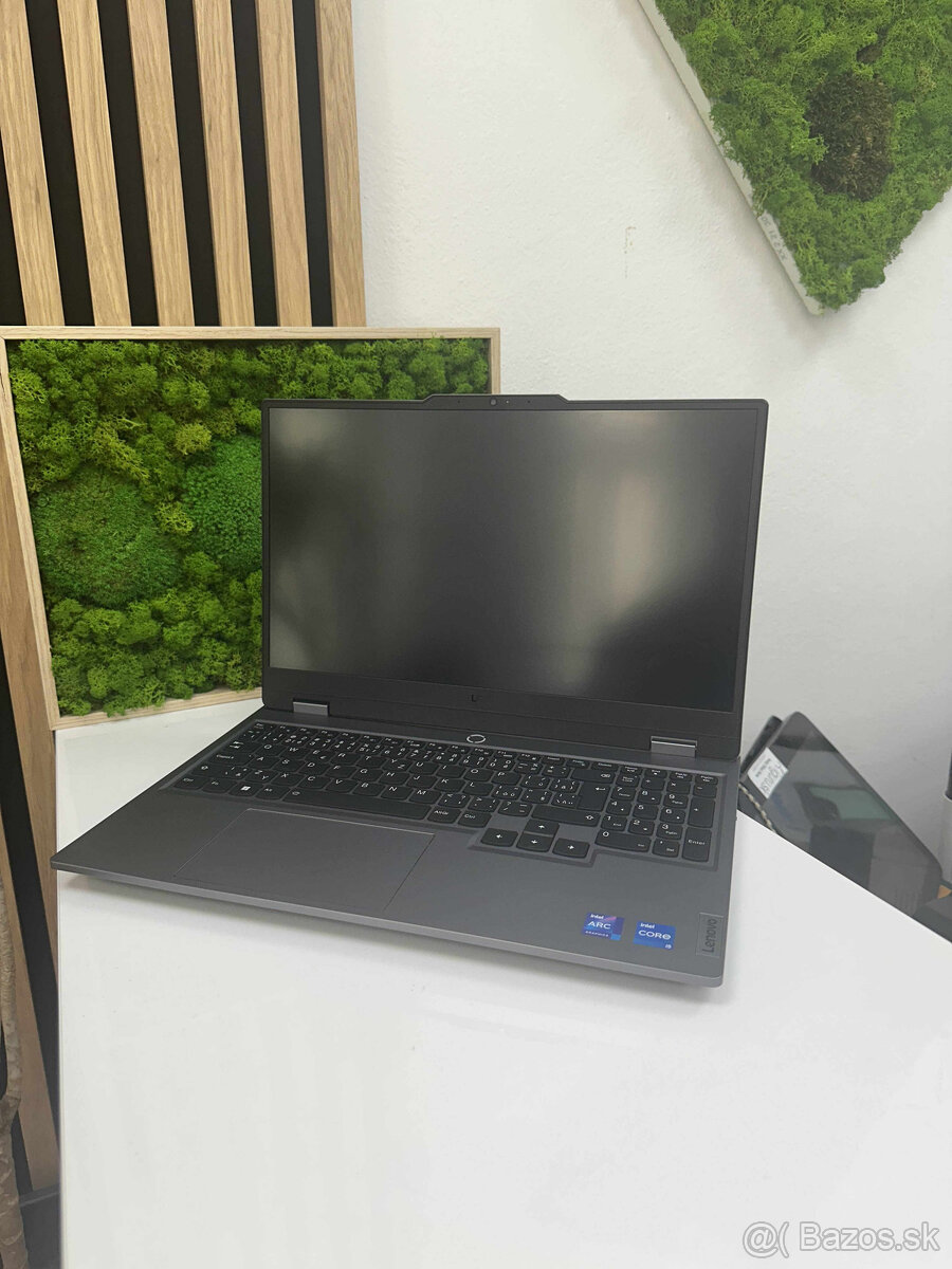 Lenovo LOQ 15 IAX 9 - 3