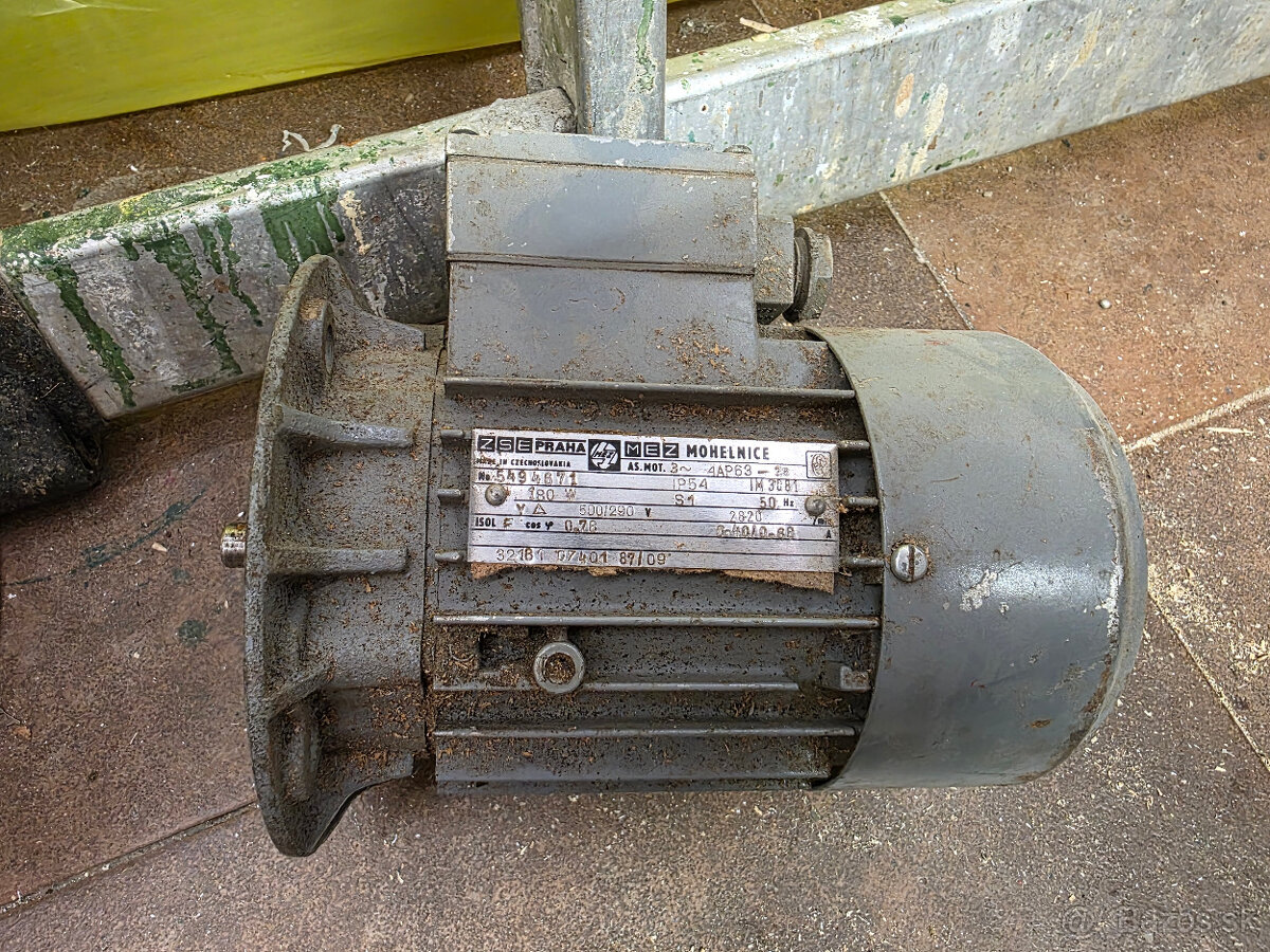 malý prírubový motor - 3