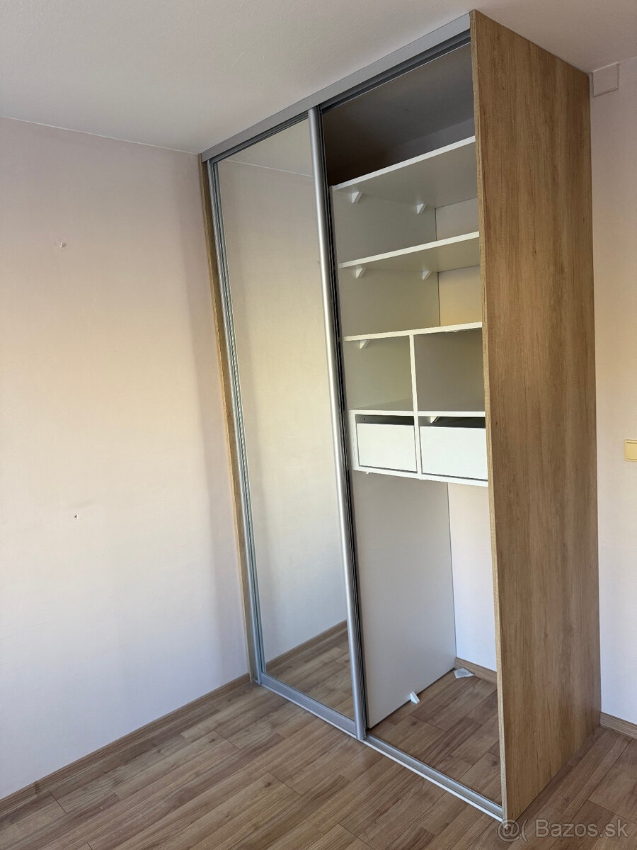 Predam vstavanu skrinu - 3
