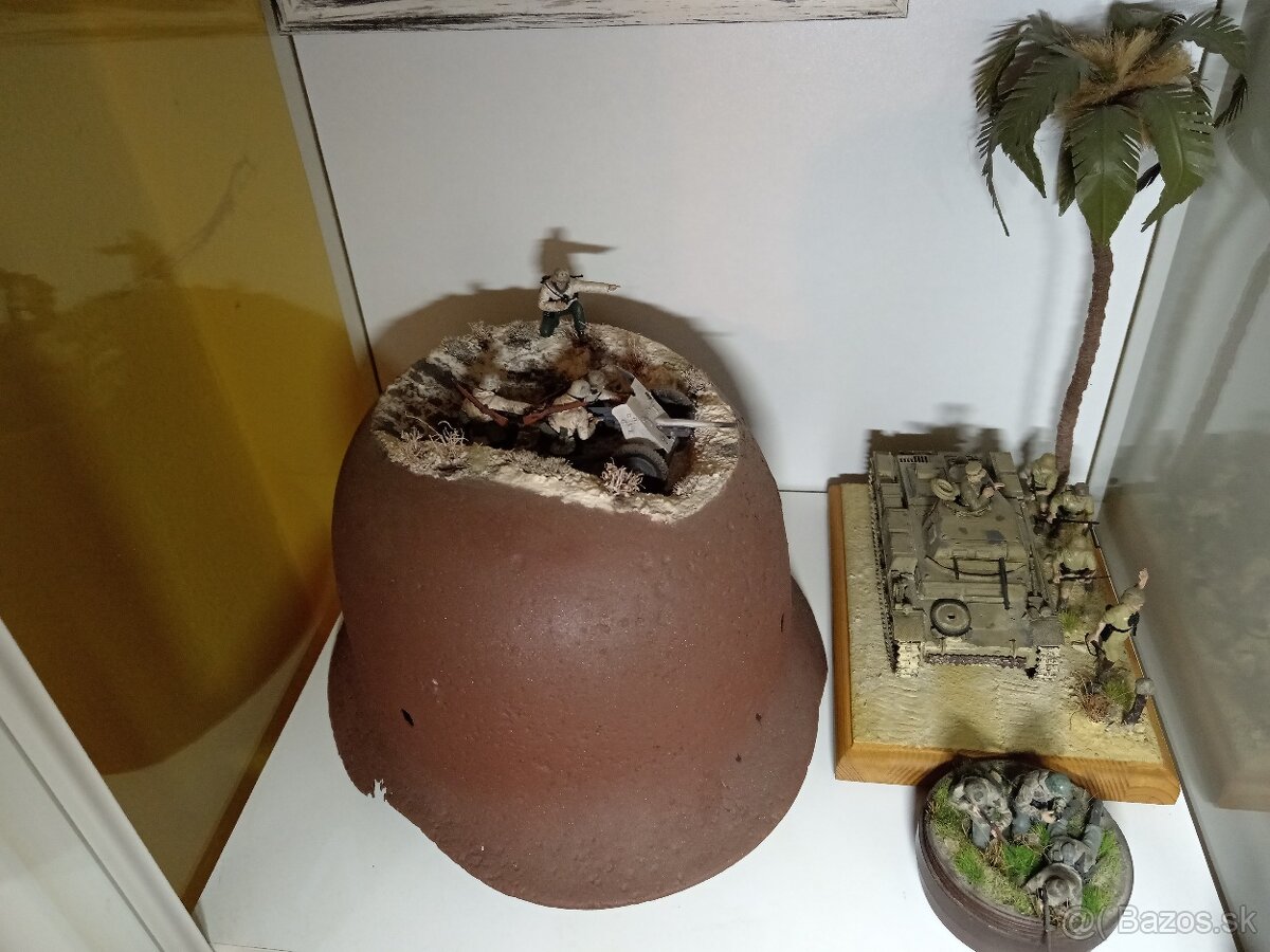 Vitrína s modelmi na predaj. - 3