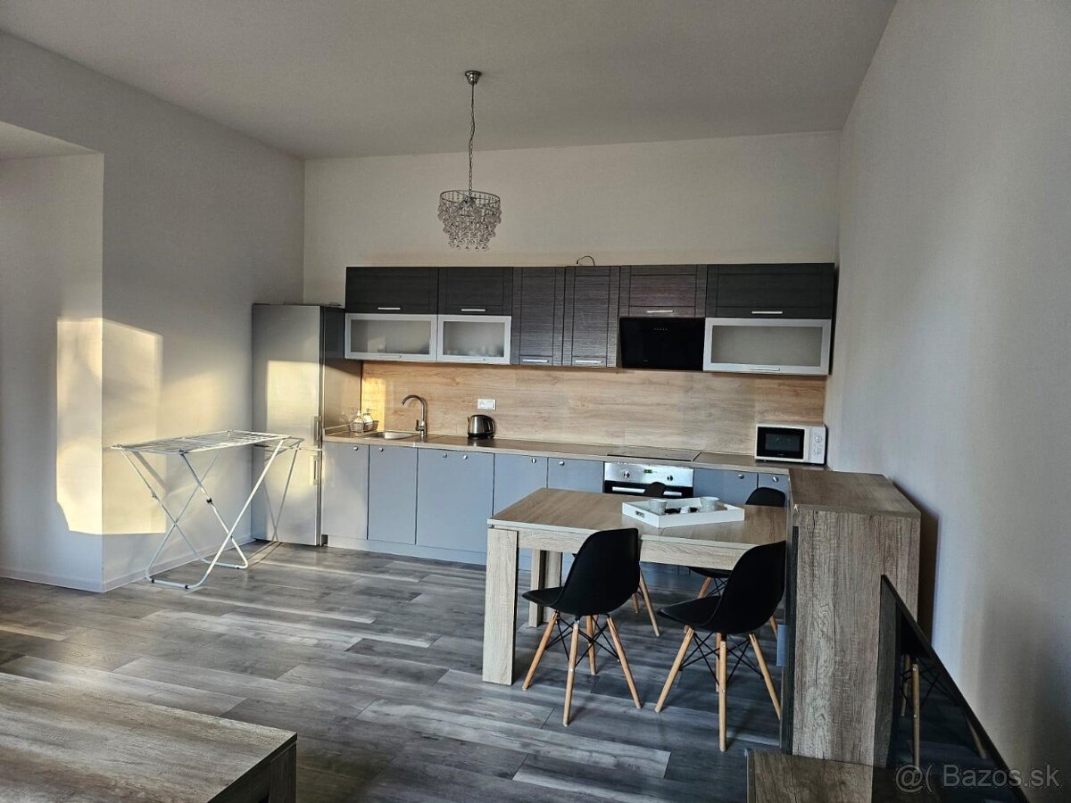 Dvojizbový zariadený byt v centre Žiliny - 3
