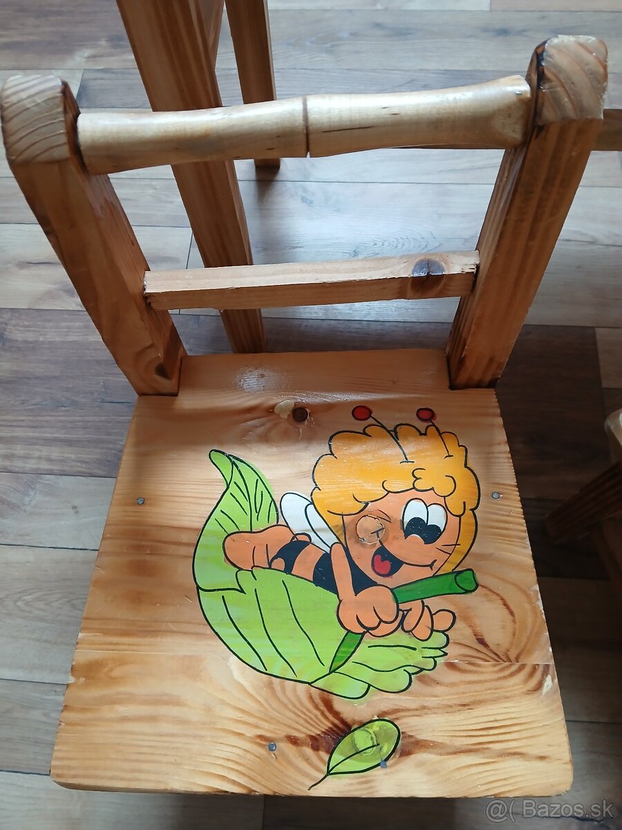 stôl so stoličkami včielka maja - 3