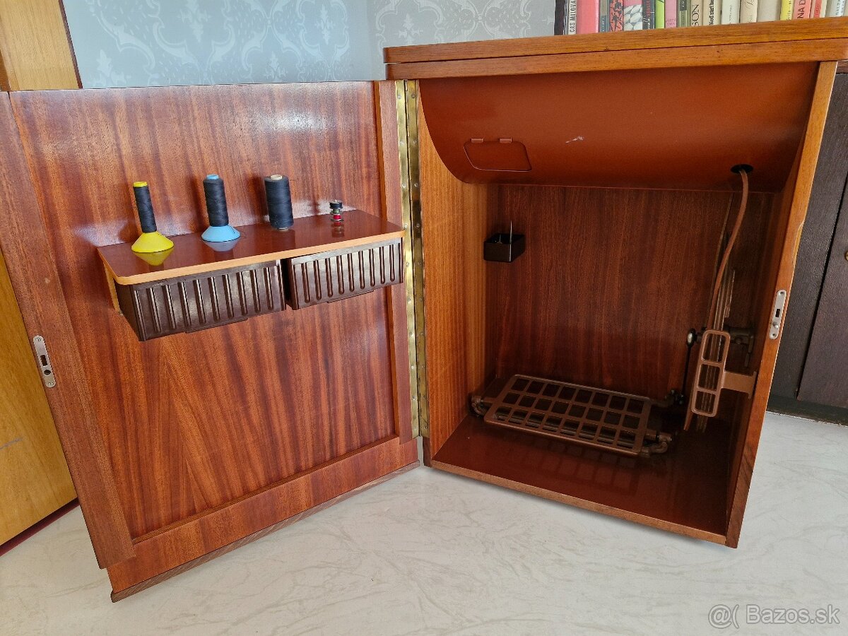 Skrinkový retro šijací stroj LADA - 3