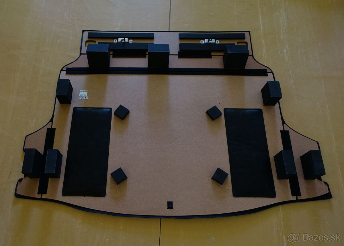 Plato do kufra Honda Civic X - 3