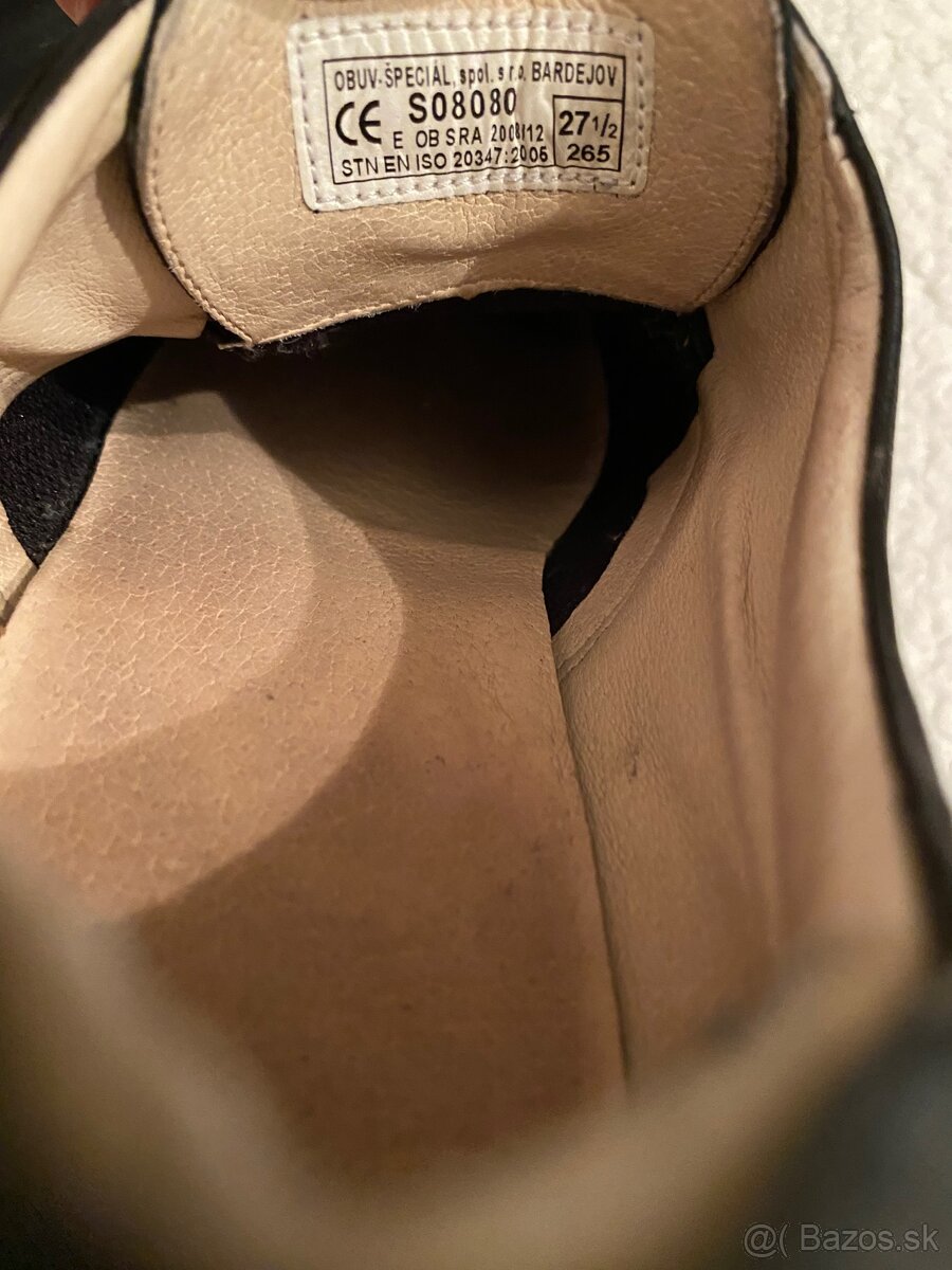 Policajné topánky a kanady - 3