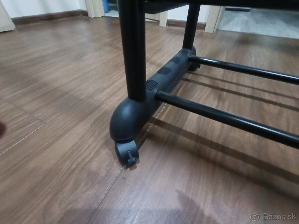 Vešiak na oblečenie na kolieskach - 3