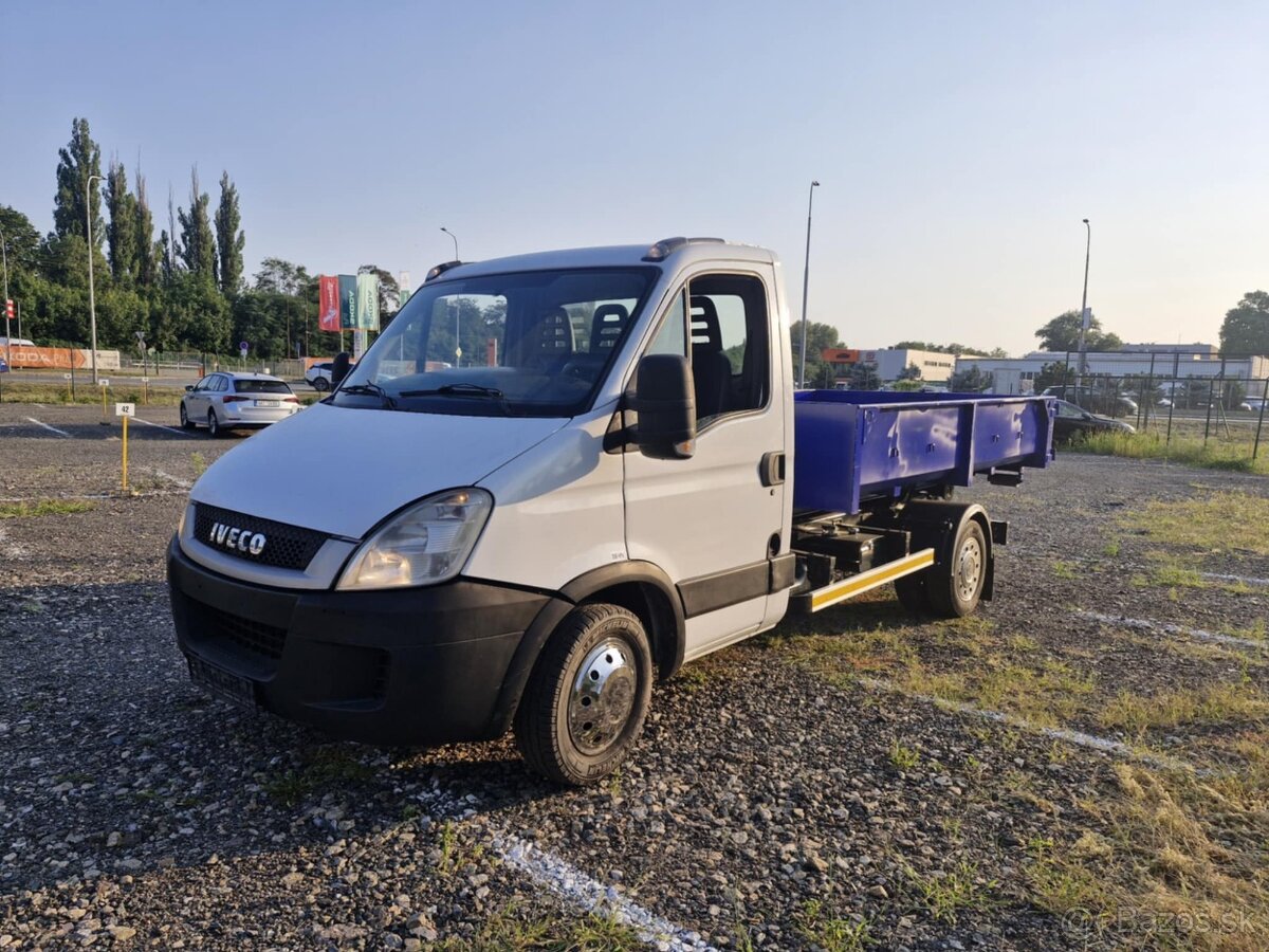 Kontejnerové Iveco daily do 3,5 t - řidičský průkaz sk. B - 3