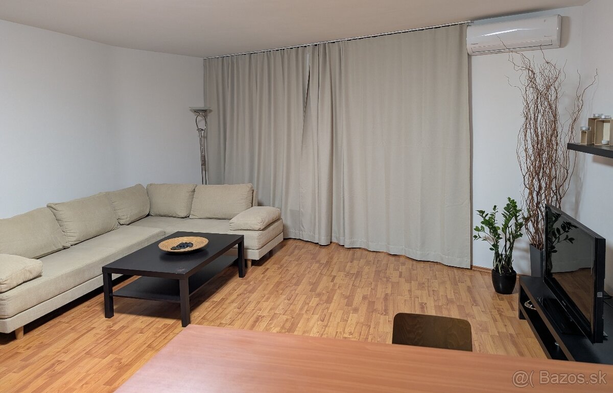 Prenájom bytu s loggiou pri jazere v časti Nové Mesto - 3