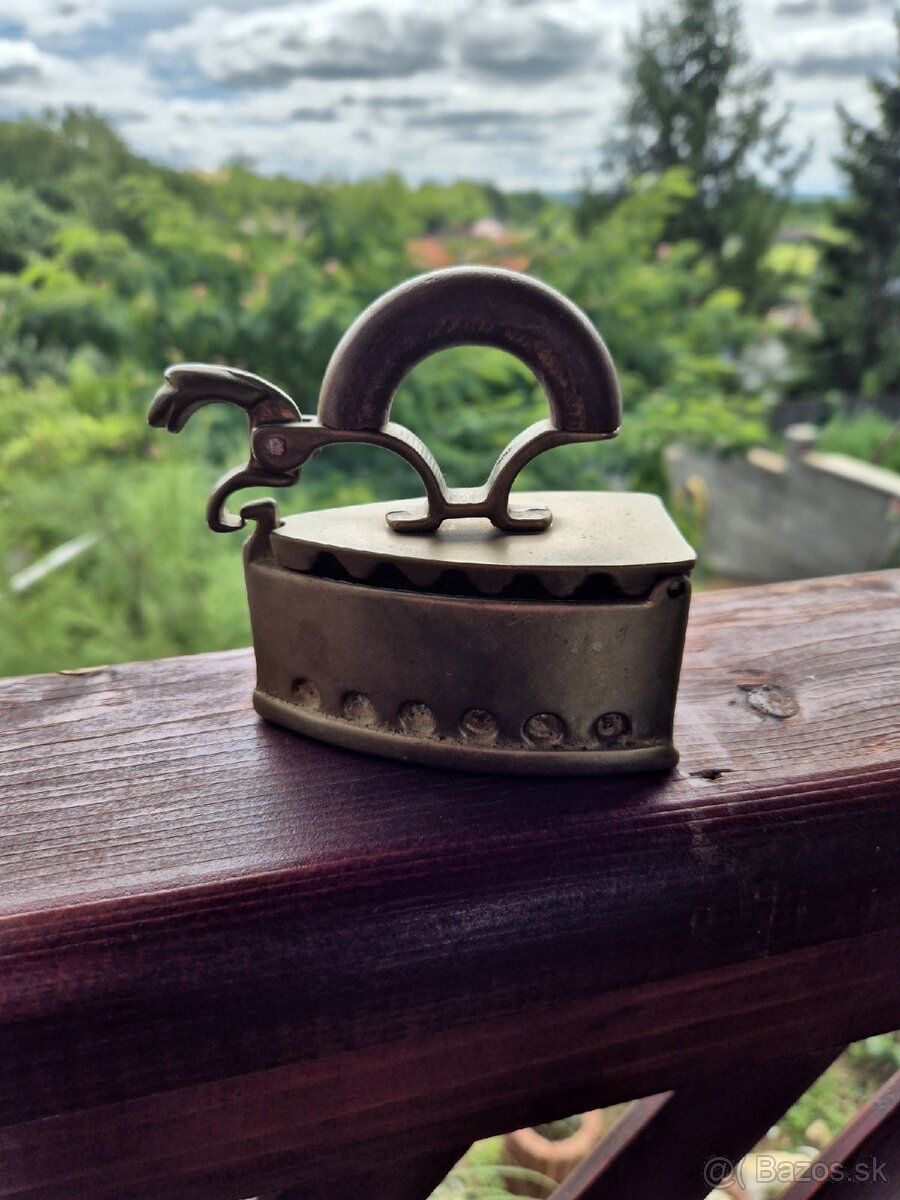 3× Mosadzná žehlička - 3