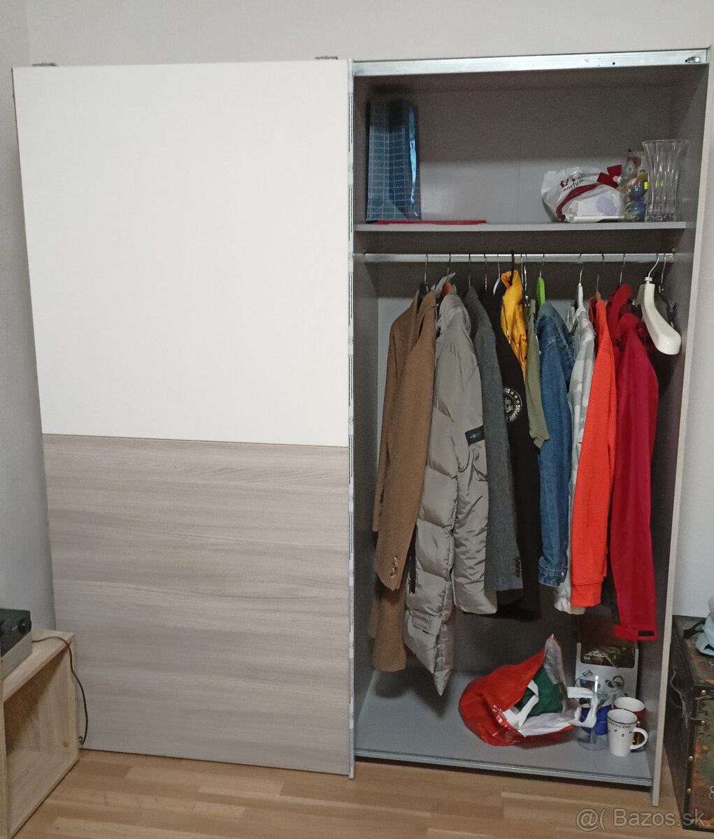 Moderná priestranná šatníková skriňa 2 (posuvné dvere) - 3