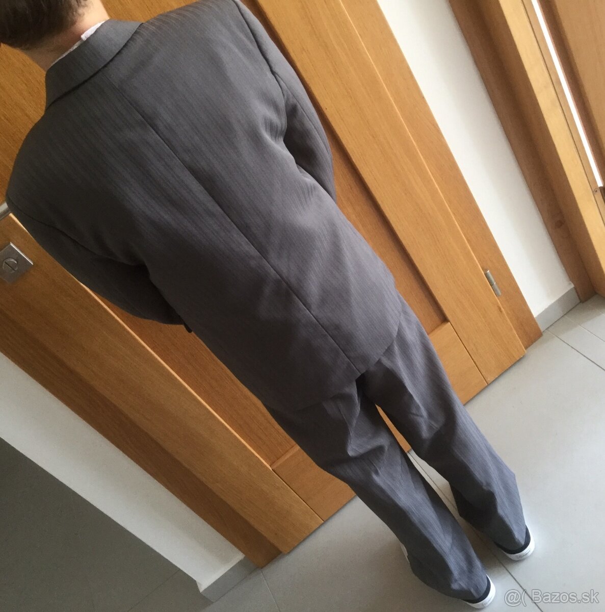 Kvalitny oblek v.134 obleceny 2 razy - 3