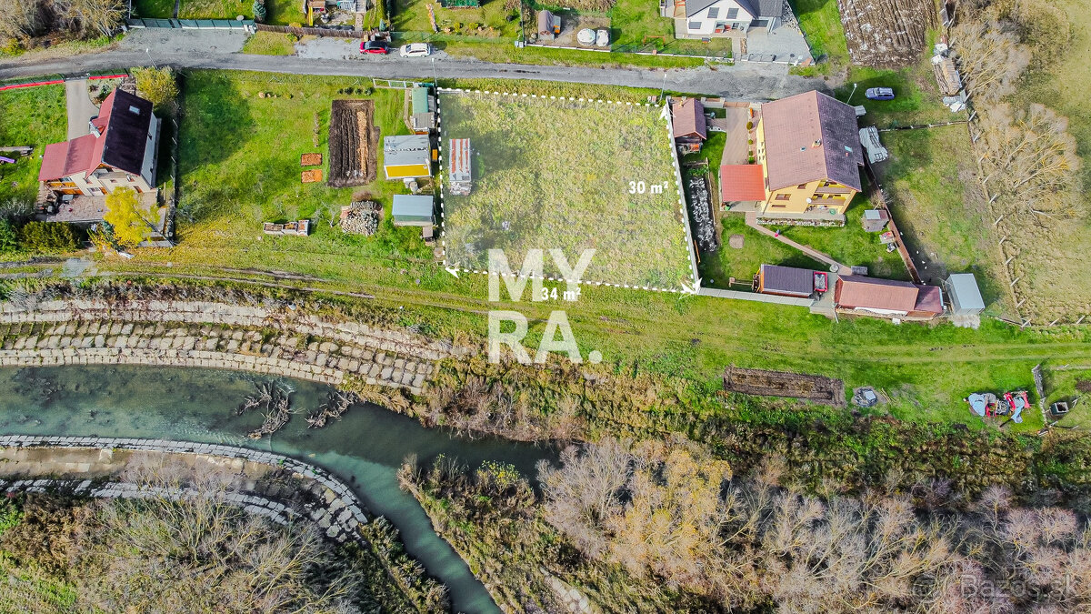 Stavebný pozemok 961 m² s projektom a stavebným povolením, K - 3