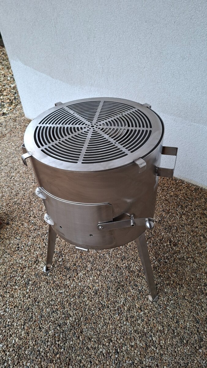 Nerezová kotlina s roštom. - 3