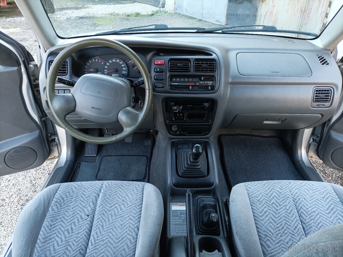 Suzuki Grand Vitara 1.6 4x4 benzín - 3