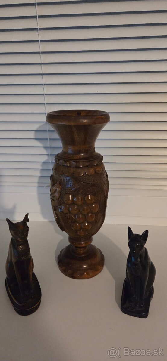 Vyrezávaná drevená váza, motív hrozno, dub - 3