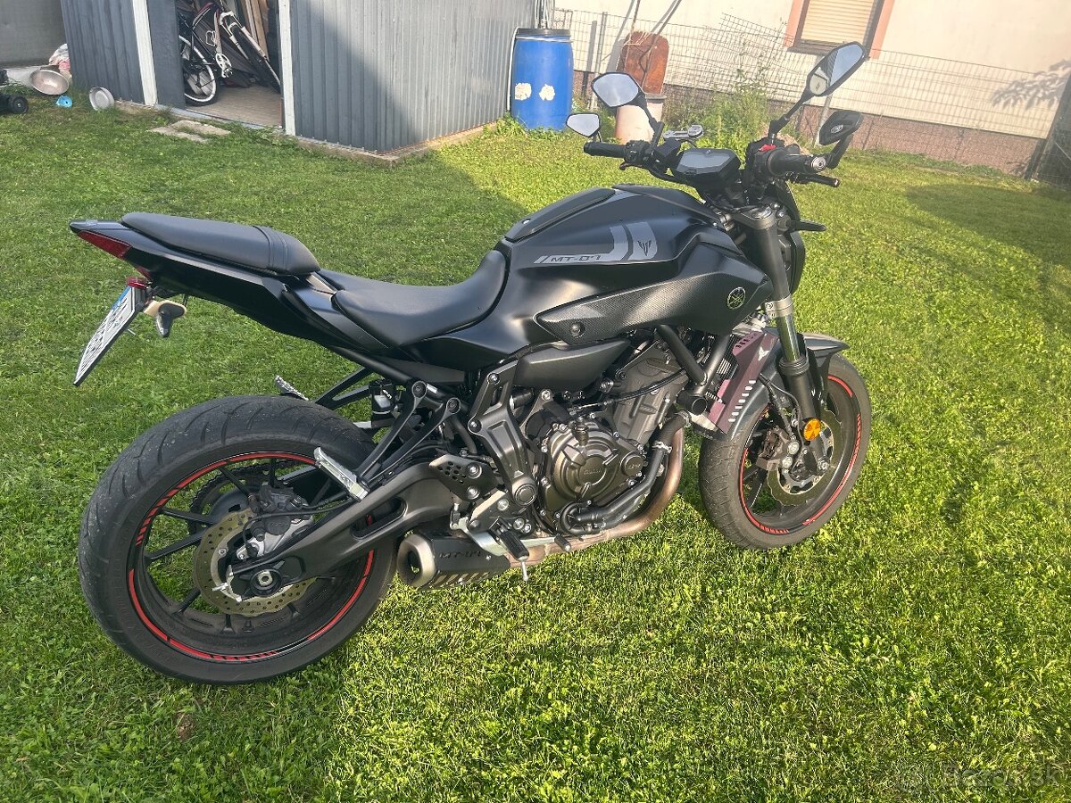 Yamaha MT 07 - 3