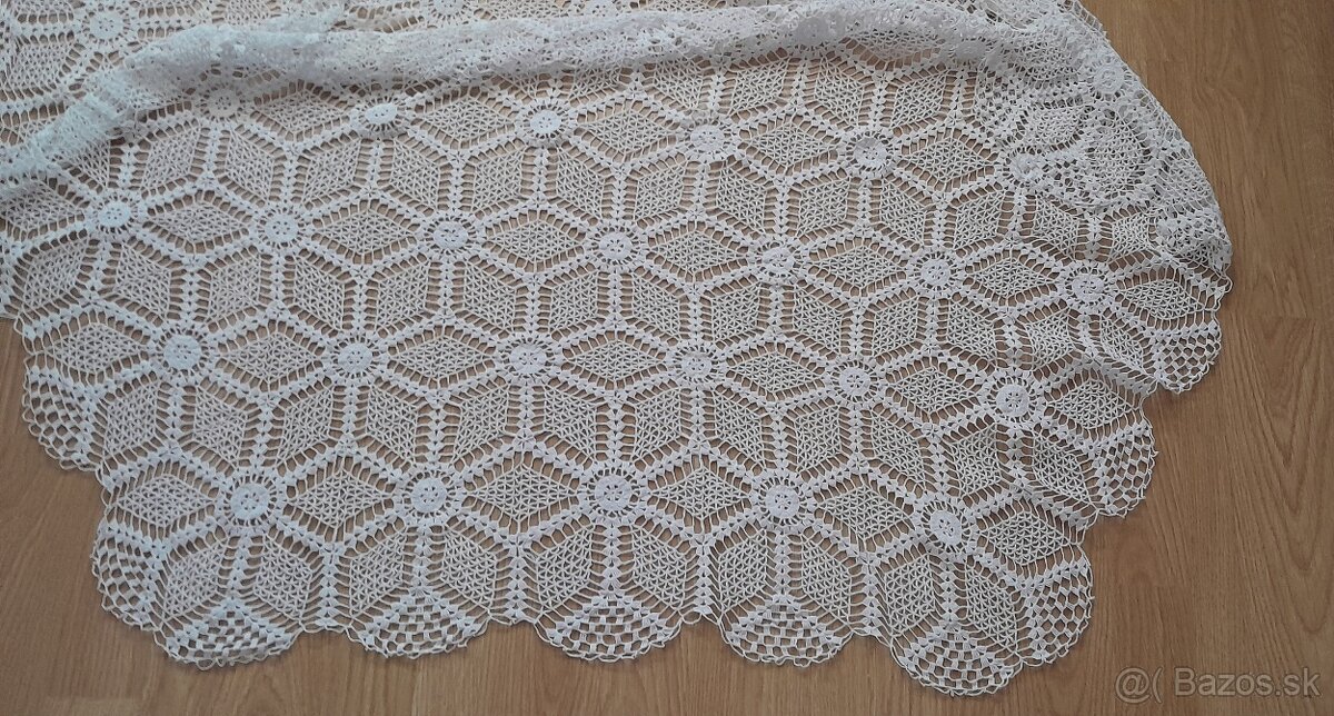 Háčkovaný obrus - 3