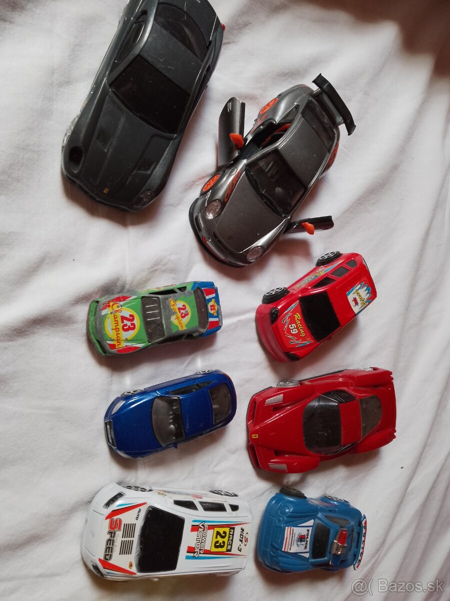 Staré autíčko, gumený vláčik. - 3