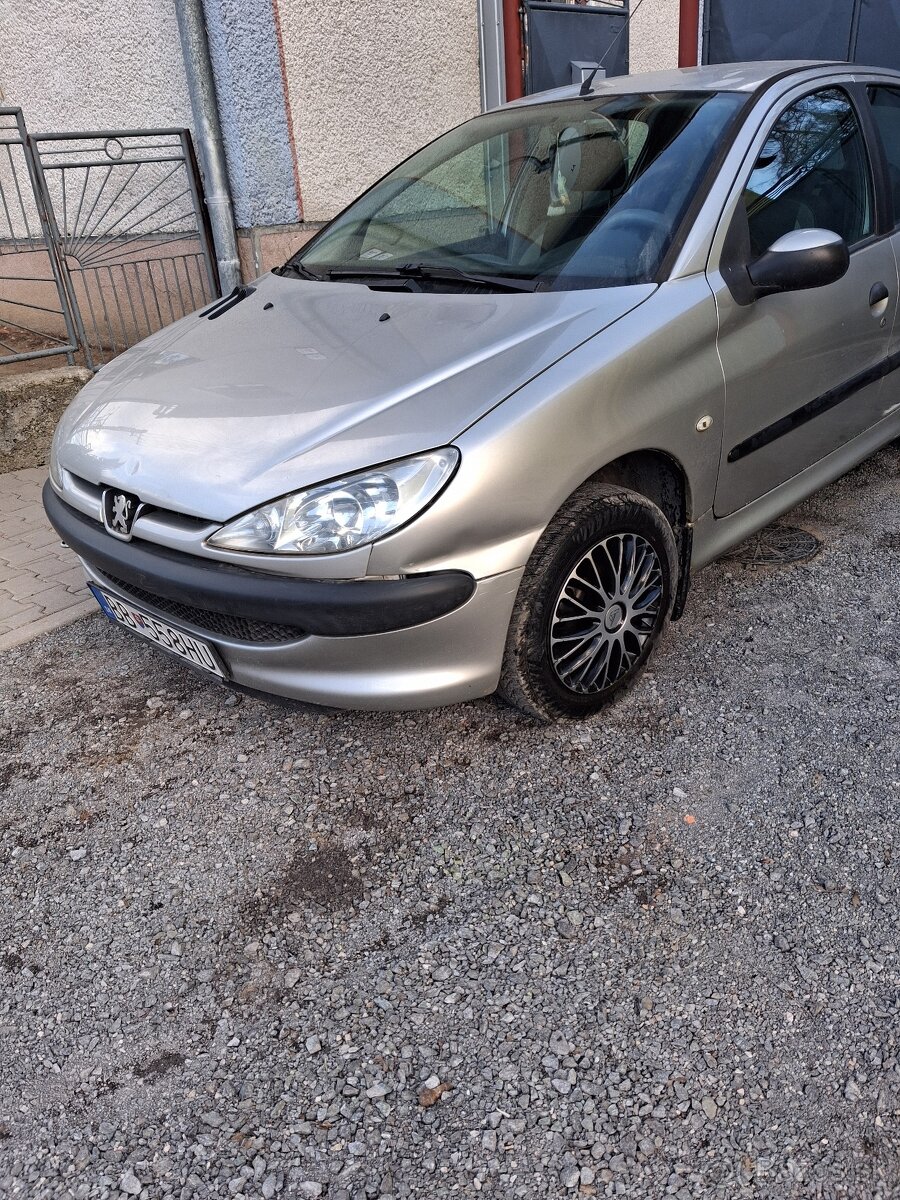 Peugeot 206 1.4 44kw benzín - 3