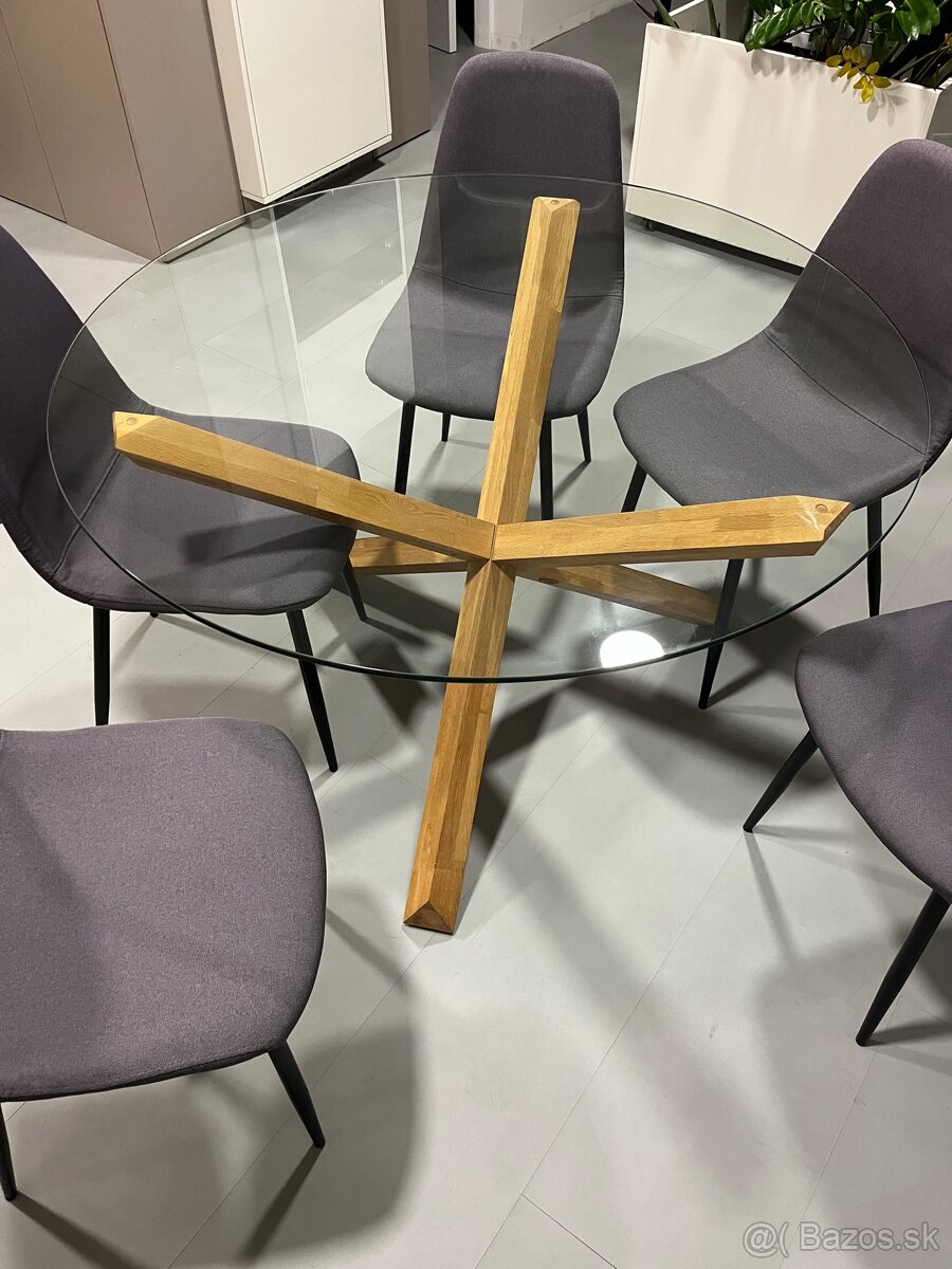 Stôl a stoličky - 3
