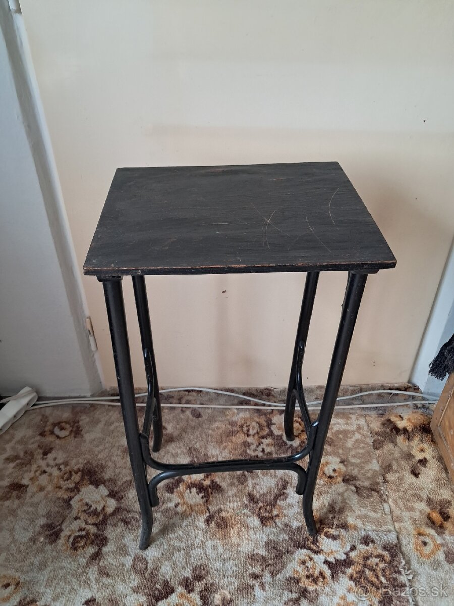 Stolík - 3
