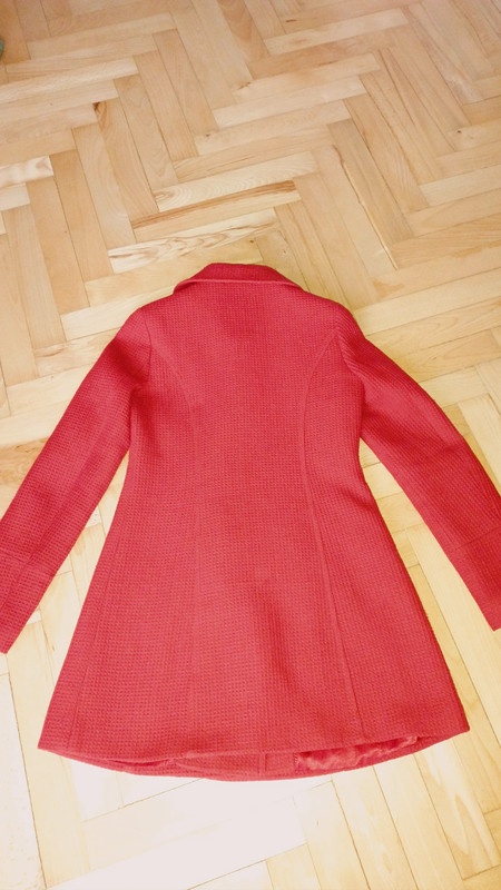 Elegantny cerveny kabat - 3