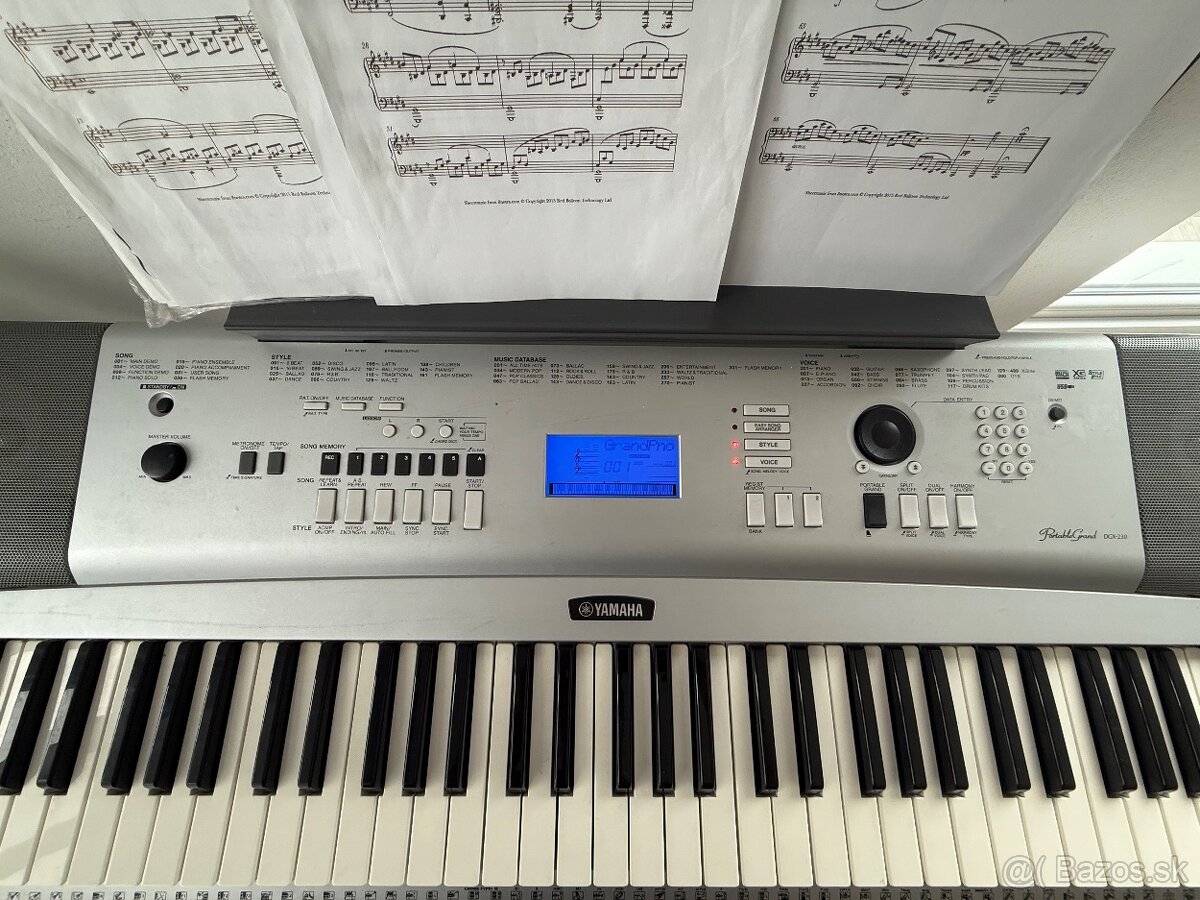 Yamaha DGX 230 - 3