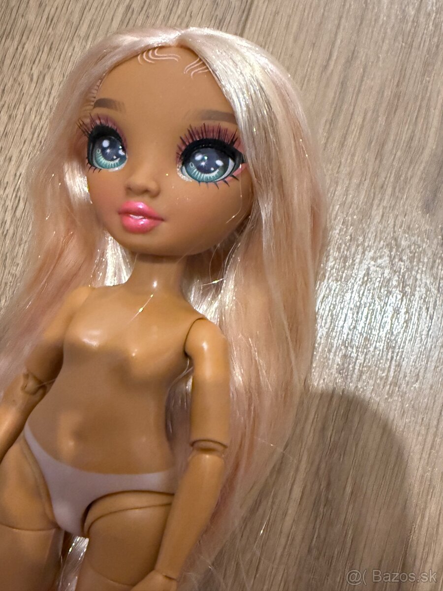 Sabrina Rainbow High - 3