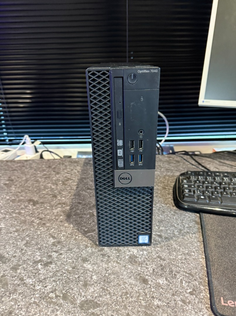 Počítač DELL.Intel i3-6100 2x3,70GHz.8gb ram.256gb SSD - 3