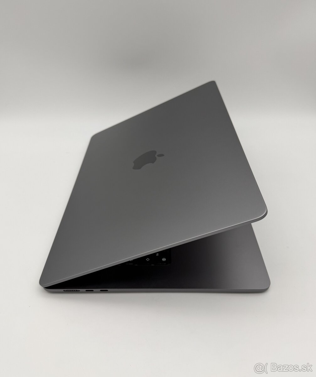 MacBook Air 15" M2 8/512GB Space Gray + ZÁRUKA - 3