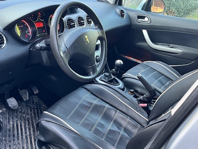 Pegueot 308 1,4 VTI benzin,70 KW,149.000 km - 3