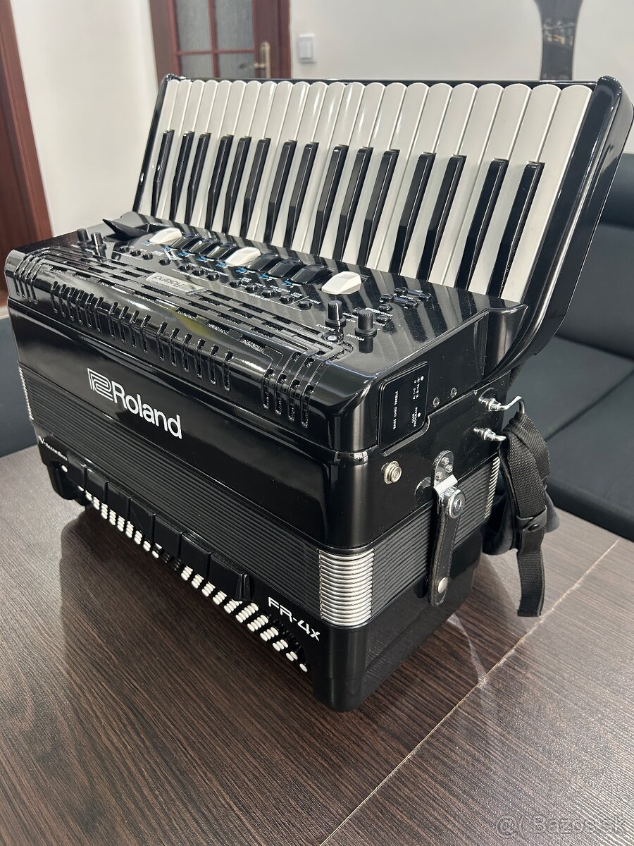 Predám akordeón Roland FR-4x - 3