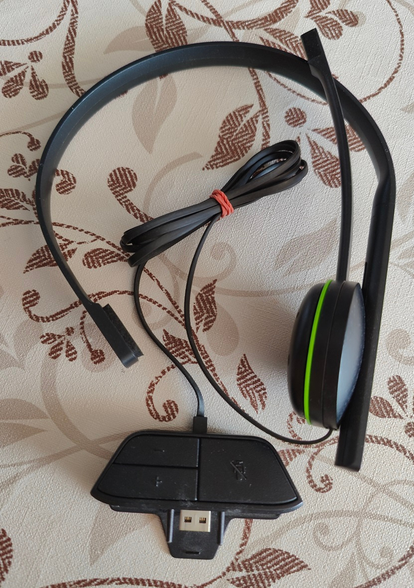 Xbox One X 1TB Project Scorpio Edition +GTAV alebo Cyberpunk - 3