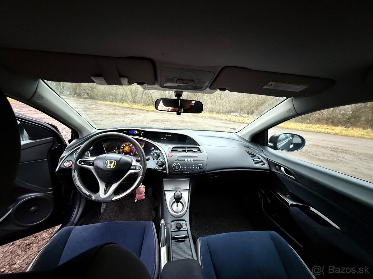 Honda Civic 8G 1.4 benzín - 3