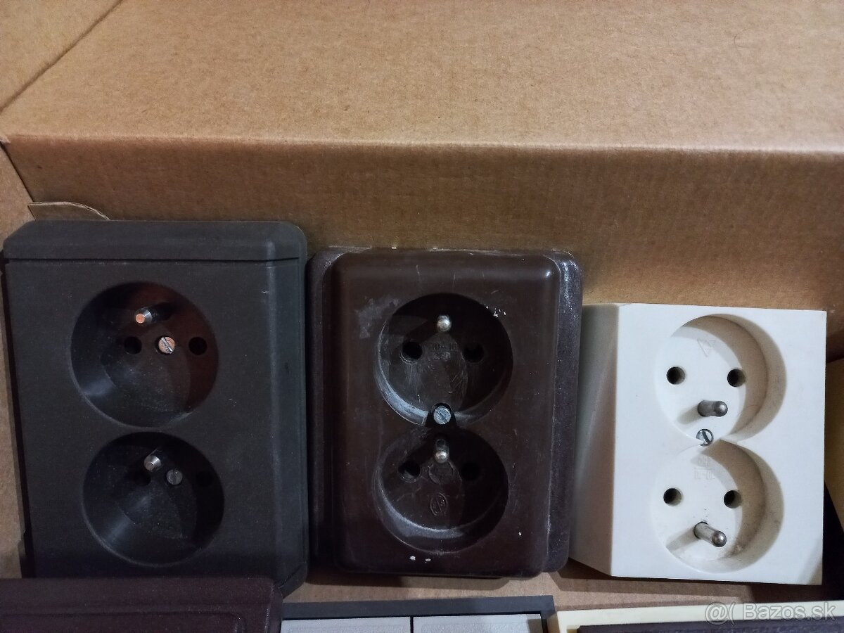 Zásuvky a spínače - 3