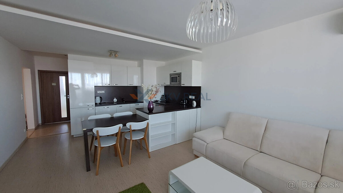 Na prenájom priestranný slnečný 3 izbový byt so zasklenou lo - 3