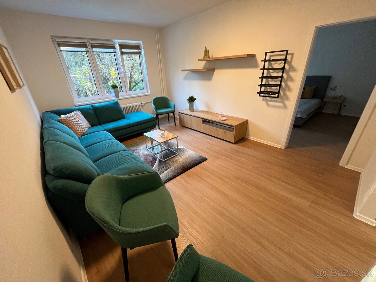 Krásny slnečný 2 izbový novozrekonštruovaný byt - 3