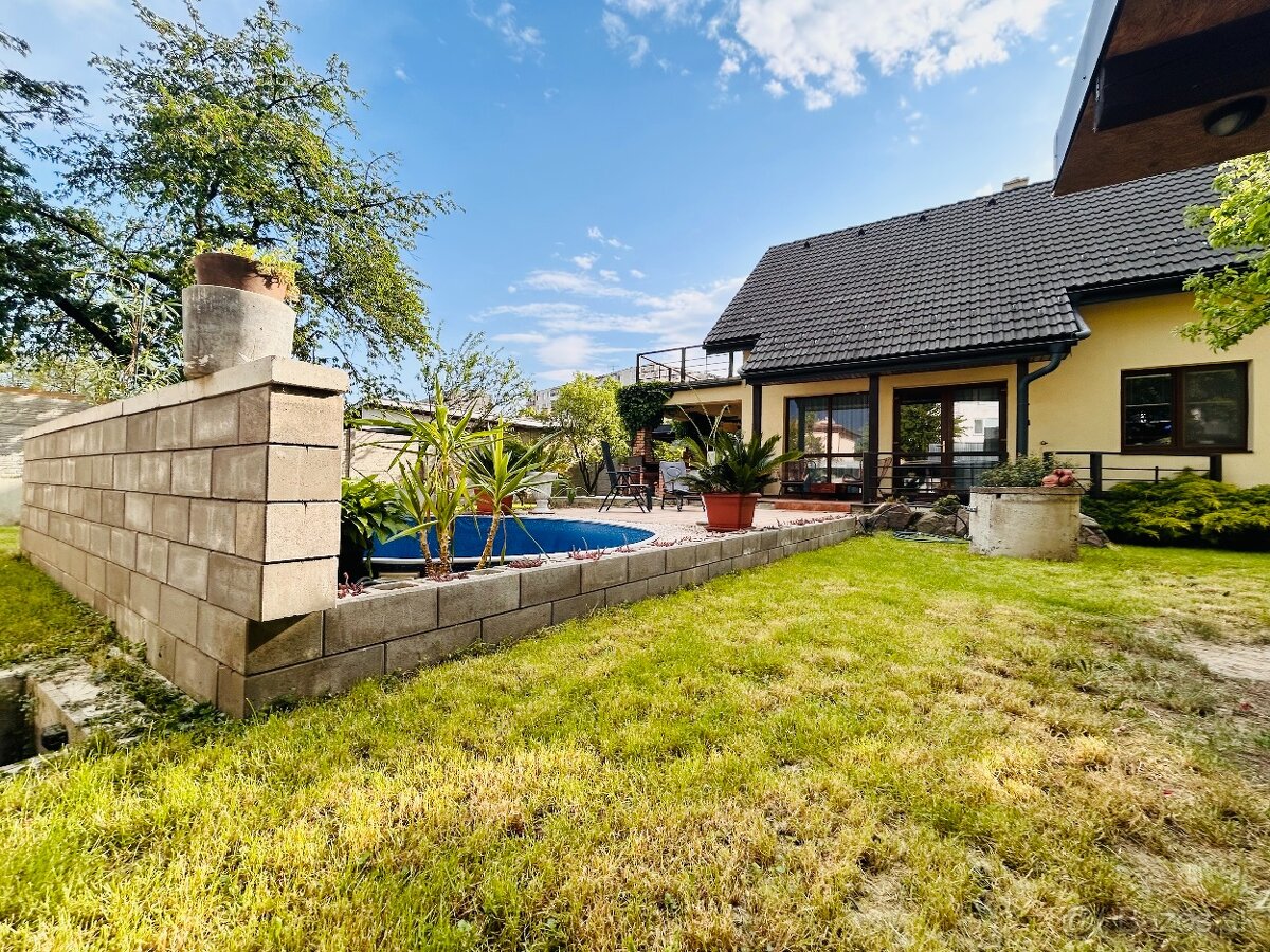 Na predaj príjemný plne zariadený dom s bazénom - 3